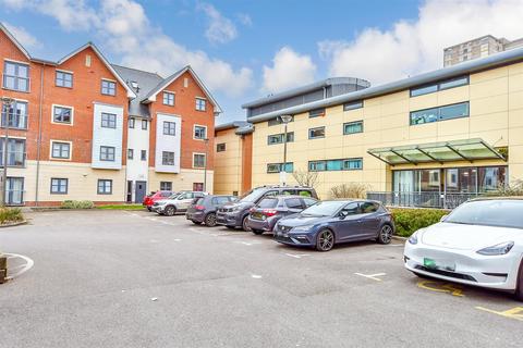 St. James's Street, Portsmouth... 2 bed ground floor flat for sale