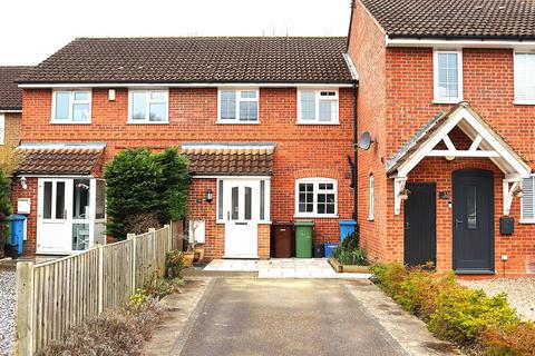 Juniper Road, Farnborough GU14 3 bed terraced house for sale
