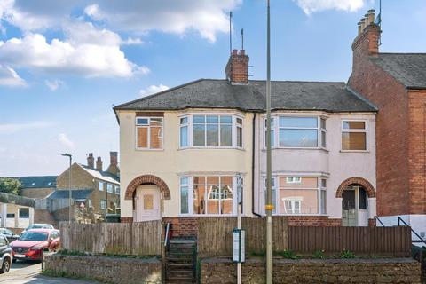 Banbury,  Oxfordshire,  OX16 3 bed end of terrace house for sale