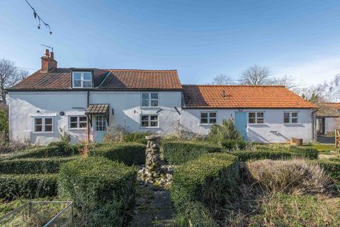 Yaxham, Dereham 3 bed cottage for sale