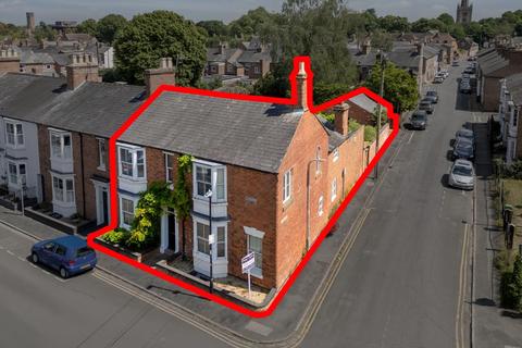 4 bedroom end of terrace house for sale