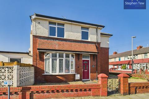 The Crescent, Blackpool, FY4 3 bed end of terrace house for sale