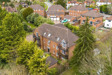 Red Kite Close, High Wycombe HP13 2 bed apartment for sale
