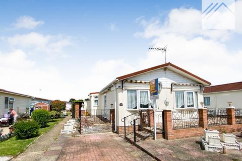 Kings Park, Creek Road, Canvey Island 2 bed park home for sale