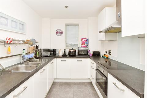 Russells Crescent, Horley, Surrey 2 bed apartment for sale