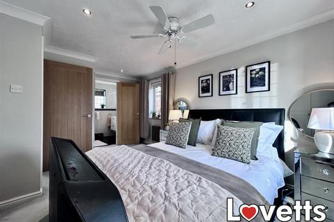 Oakland Court, Cliffsend, Ramsgate, CT12 4 bed detached house for sale