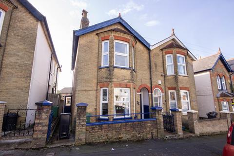 Yarborough Road, East Cowes, Isle of... 3 bed semi