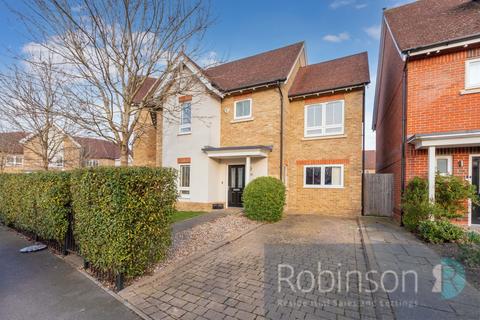 Maidenhead SL6 4 bed end of terrace house for sale