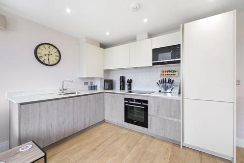 Commonside East, Mitcham CR4 2 bed flat for sale