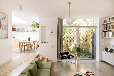 Ecclesbourne Road, London N1 2 bed detached house for sale