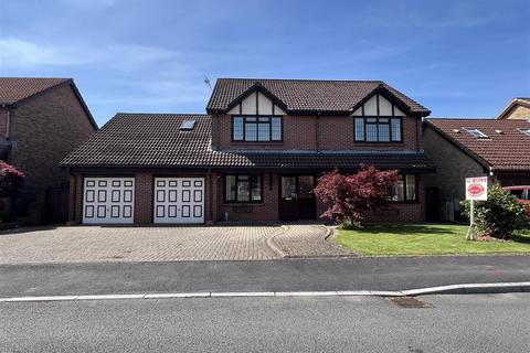 The Walk, Aberdare CF44 4 bed detached house for sale