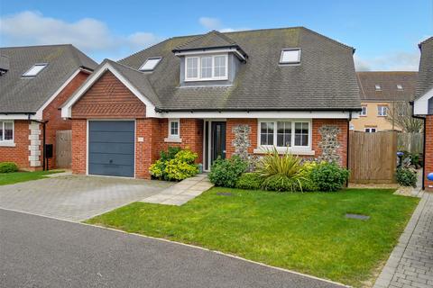 Inglecroft Gardens, Littlehampton BN17 3 bed detached house for sale