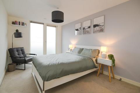 Garden Road 1 bed flat for sale