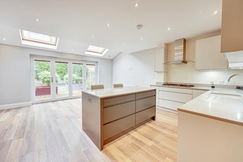4 bedroom end of terrace house for sale