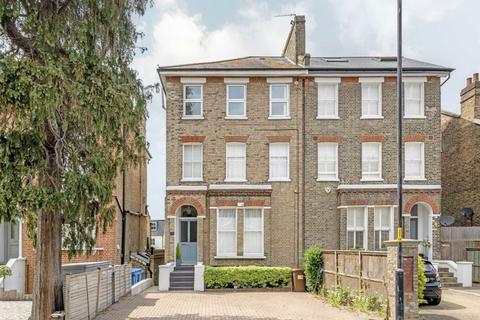 Underhill Road, London SE22 2 bed flat for sale