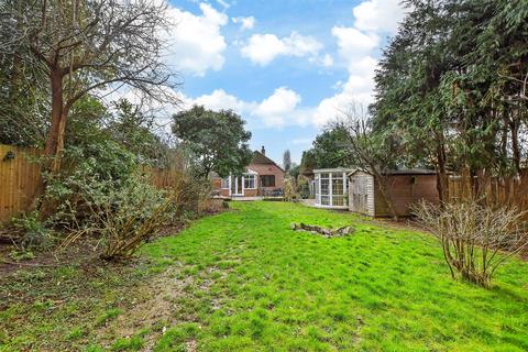 Barn Close, Littlehampton BN17 2 bed detached bungalow for sale