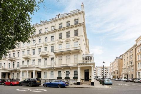 Queens Gate Gardens, South... 2 bed flat for sale