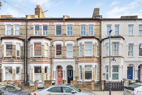 Sangora Road, London SW11 3 bed flat for sale