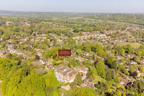 Highgate Road, Forest Row RH18 2 bed apartment for sale