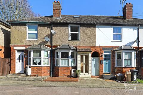 Bower Vale, Epping CM16 3 bed terraced house for sale
