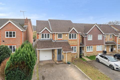 Montague Close, Berkshire RG40 3 bed end of terrace house for sale