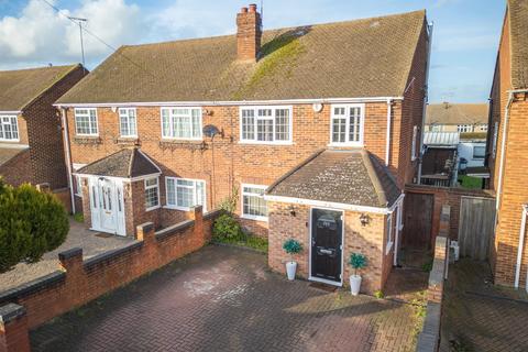 Rochester Road, Gravesend, Kent, DA12 4 bed semi