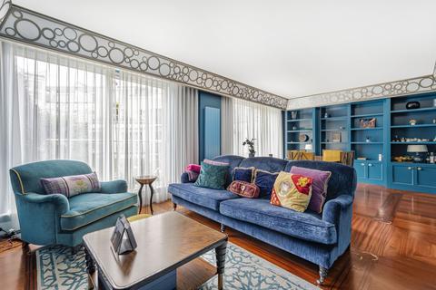 Carlyle Court, Chelsea Harbour... 2 bed flat for sale
