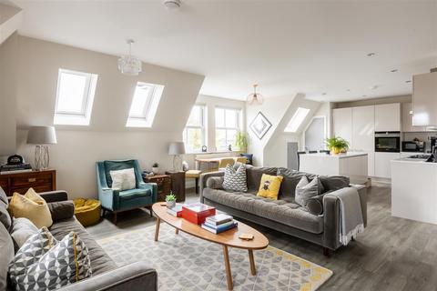 The Oaks, Paddockhall Road, Haywards... 3 bed penthouse for sale