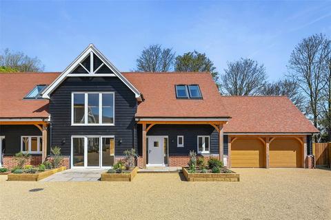 Station Road, Takeley, Essex, CM22 3 bed semi