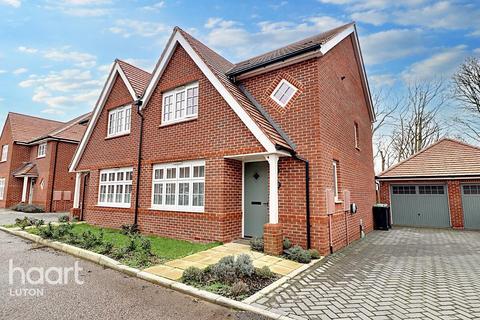 Armstrong Road, Luton 3 bed semi