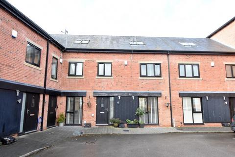 681 Walmersley Road, Bury BL9 3 bed townhouse for sale