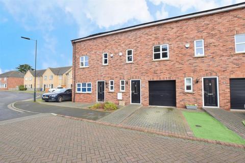 Pine Walk, Cleethorpes DN35 3 bed terraced house for sale