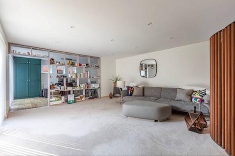 Dartnell Park Road, West Byfleet, KT14 5 bed detached house for sale