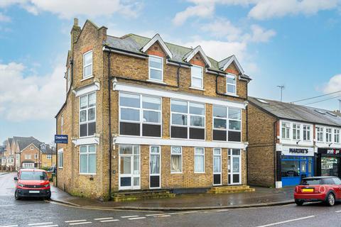 Station Road, Hampton TW12 3 bed flat for sale