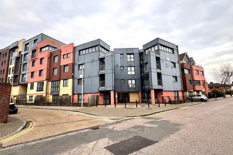 Bramley Crescent, Ilford 1 bed apartment for sale