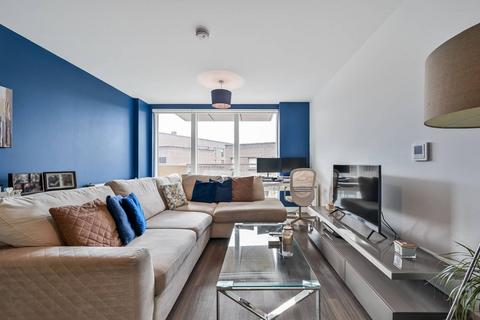 Adenmore Road, Catford, London, SE6 2 bed flat for sale