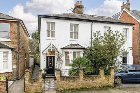 Victoria Road, Kingston Upon Thames KT1 2 bed semi
