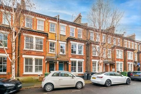 Heyford Avenue, London SW8 2 bed flat for sale