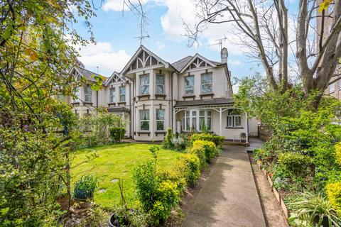 Shoot Up Hill, Kilburn, London, NW2 1 bed flat for sale