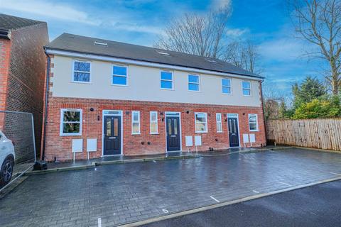 Aston Close, Hemel Hempstead, HP3 3 bed end of terrace house for sale