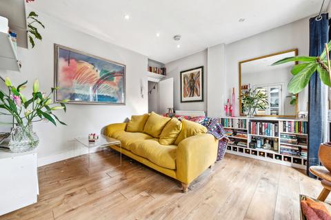 Balham High Road, SW17 1 bed apartment for sale