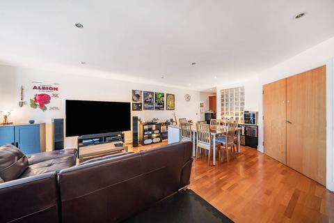 High Street, Ealing Broadway, London, W5 2 bed flat for sale