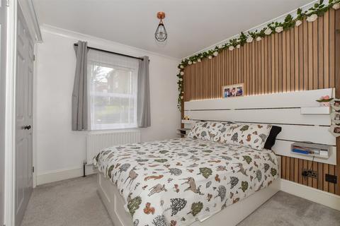 Horsham Road, Dorking, Surrey 1 bed ground floor flat for sale