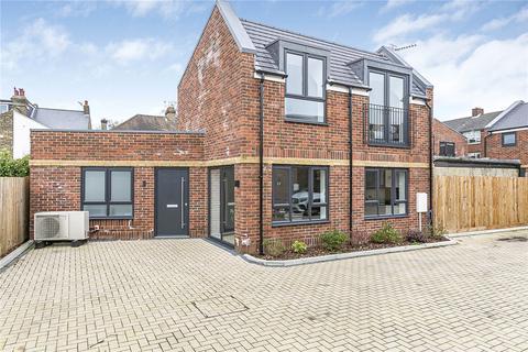 Serenity Close, London, N14 3 bed detached house for sale