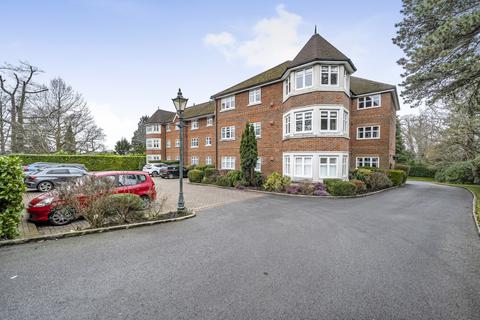 St. Johns Hill Road, Surrey GU21 2 bed flat for sale