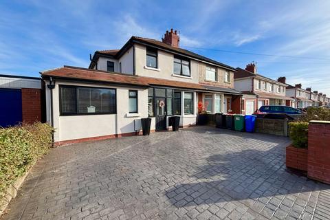Richmond Avenue, Cleveleys FY5 4 bed semi