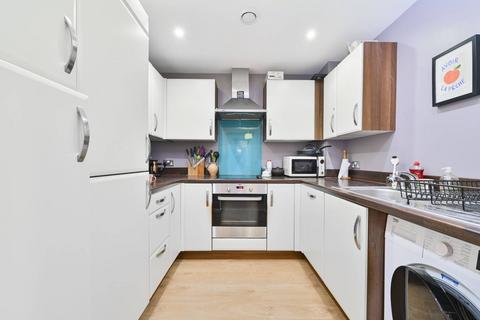 Seven Sisters, Finsbury Park, London, N4 3 bed flat for sale
