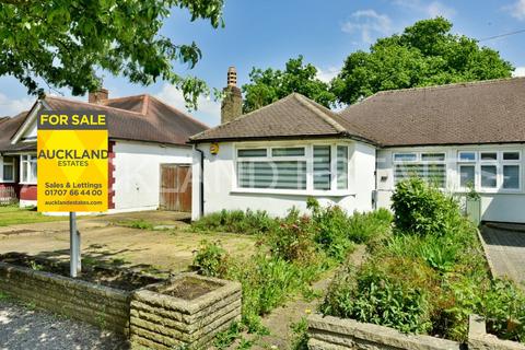 Aberdale Gardens, Potters Bar EN6 3 bed semi