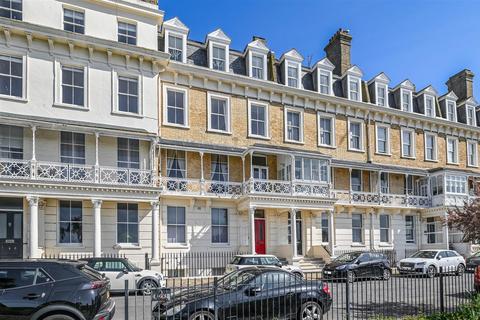 Heene Terrace, Worthing BN11 3 bed flat for sale