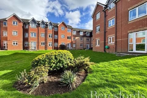 Mavis Grove, Hornchurch, RM12 1 bed apartment for sale